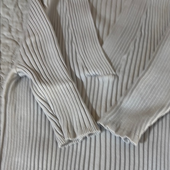 George Silver V-Neck Ribbed Sweater - Picture 3 of 6